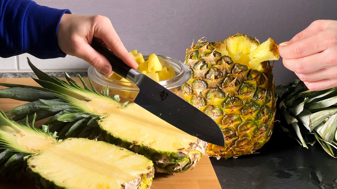Ananas einfach schälen und schneiden - Lifehackerin